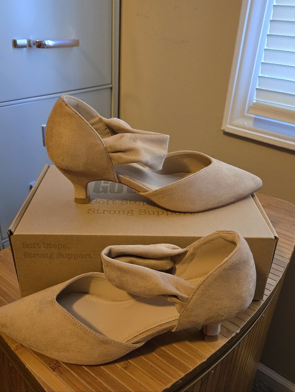 Got Soft Women's Beige Low Heel Pointed Toe D'Orsay Pumps Size 8.5 Brand New